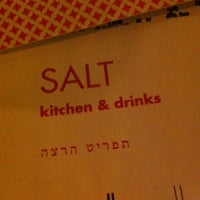 Снимок сделан в SALT - kitchen &amp;amp; drinks пользователем Uri H. 8/18/2011