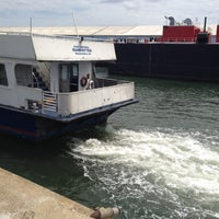 Das Foto wurde bei NY Waterway - Pier 6 Terminal von James P. am 7/21/2012 aufgenommen