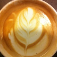Foto scattata a The Coffee Bean &amp; Tea Leaf da Phill L. il 2/29/2012