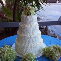 Photo taken at Yanna Cake And Catering by Bryan B. on 11/16/2011