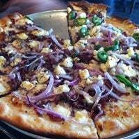 8/27/2011 tarihinde Jennifer K.ziyaretçi tarafından West Crust Artisan Pizza'de çekilen fotoğraf