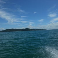 Photo taken at Ilha dos frades by Lilian G. on 9/2/2012