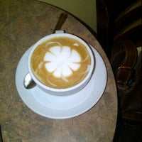 4/13/2012 tarihinde Kim M.ziyaretçi tarafından cafe 260'de çekilen fotoğraf