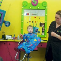 Снимок сделан в Snip-its Haircuts For Kids пользователем Timothy E. 7/21/2012