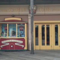 Foto tirada no(a) The Cable Car Store por Steven em 3/26/2012