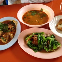 Photo taken at ลุงแก่ข้าวต้มปลา by The_ball on 8/21/2012