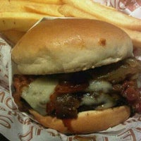 Foto tirada no(a) Xtreme Burger por Snake E. em 12/9/2011
