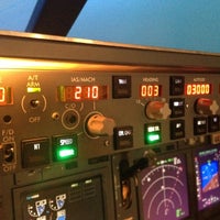 รูปภาพถ่ายที่ Flight Experience โดย Carlo S. เมื่อ 11/20/2011