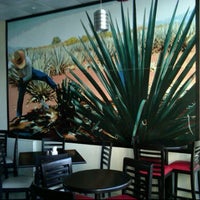 Foto diambil di Restaurante Y Cantina El Vizzio oleh Rodrigo V. pada 1/7/2012