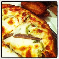 Foto tirada no(a) La Bella Pizza por Hawiza S. em 2/11/2012