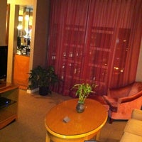 Das Foto wurde bei Hotel Giraffe von Lauren F. am 1/1/2012 aufgenommen