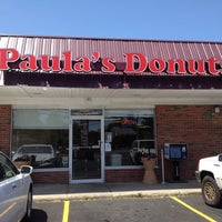รูปภาพถ่ายที่ Paula&#39;s Donuts โดย Neal T. เมื่อ 5/20/2012