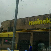Foto diambil di Meineke Car Care Center oleh DJ BinkParker pada 11/16/2011