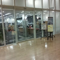 Photo taken at 篠崎図書館 by Akemi Y. on 6/9/2012