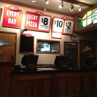 Photo taken at Pizza Hut by Rayckel E. on 1/26/2012