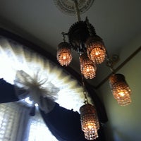 Снимок сделан в Beall Mansion An Elegant Bed and Breakfast Inn пользователем Sun T. 10/22/2011