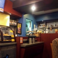 Photo prise au The Madhouse Coffee Eastern- Organic Tea &amp;amp; Sandwiches par Jason w. le8/11/2012