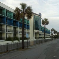 Foto tomada en Dolphin Reef Oceanfront Restraurant  por Ben S. el 1/26/2012