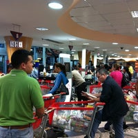 Photo taken at Supermercado Unicasa by Jairo B. on 5/15/2011