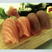 1/18/2012 tarihinde Samuel P.ziyaretçi tarafından Bamboo Sushi Bar . Hibachi Express'de çekilen fotoğraf