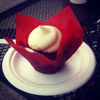 รูปภาพถ่ายที่ Classy Girl Cupcakes โดย Marquayla E. เมื่อ 8/30/2012