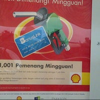 Foto scattata a Shell da Bojoi A. il 12/24/2011