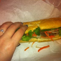 รูปภาพถ่ายที่ Saigon Sandwiches โดย Jenn I. เมื่อ 4/28/2012