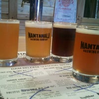 Foto tirada no(a) Nantahala Brewing Taproom &amp;amp; Brewery por Allison P. em 7/31/2011