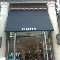 Photo taken at Sony Store by Krystaldera K. on 9/5/2011