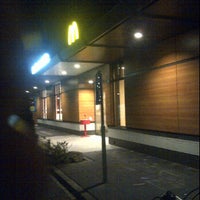 รูปภาพถ่ายที่ McDonald&amp;#39;s โดย John A. เมื่อ 4/4/2012