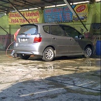 Photo taken at Erwin Suranta Jaya Car Wash by Ronald S. on 6/26/2012