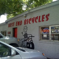 Снимок сделан в West End Bicycles пользователем Andy M. 4/28/2012