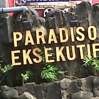 Photo taken at Paradiso eksekutif by Tio J. on 9/21/2011