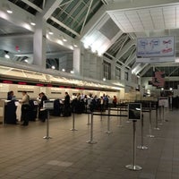 Photo taken at US Airways by Barnabas on 2/1/2012