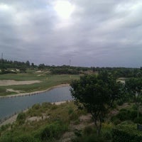 รูปภาพถ่ายที่ Magenta Shores Golf Resort โดย Josh M. เมื่อ 1/6/2012