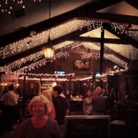 รูปภาพถ่ายที่ Boar&amp;#39;s Head Restaurant &amp;amp; Tavern โดย Melissa L. เมื่อ 7/6/2012