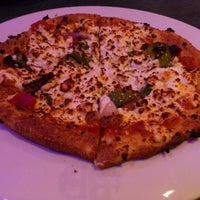 Photo taken at Boston Pizza by Chel/SMGyyj on 11/16/2011