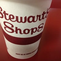 Foto tirada no(a) Stewart&amp;#39;s Shops por John M. em 4/28/2012