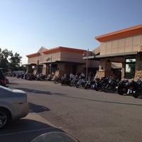 รูปภาพถ่ายที่ Gail&amp;#39;s Harley-Davidson โดย Darrell H. เมื่อ 6/13/2012