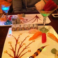 Foto diambil di Sakura (Sushi &amp;amp; Hibachi Steak House) oleh Jenn O. pada 12/17/2011