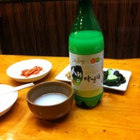 Photo taken at 韓国家庭料理・居酒屋 だんじ by Keiji on 12/29/2011