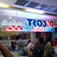 Photo taken at D&amp;#39;Cost Seafood by Novrio W. on 12/23/2011