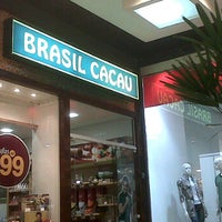 Photo taken at Chocolates Brasil Cacau by Gabriel M. on 9/27/2011