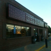 รูปภาพถ่ายที่ Casey&amp;#39;s General Store โดย Nikki C. เมื่อ 6/20/2012