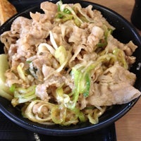 Photo taken at 伝説のすた丼屋 高田馬場店 by hyroyo on 5/10/2012