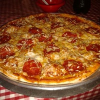 Photo taken at Pizza Rockstar by Aletz G. on 7/31/2012