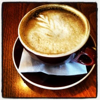 Foto tomada en Cassatt&amp;#39;s Kiwi Cafe &amp;amp; Gallery  por Line S. el 6/15/2012