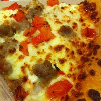 Das Foto wurde bei Pizza Hut Express von Magnus J. am 5/3/2012 aufgenommen