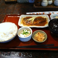 Photo taken at 焼魚食堂 魚角 大山店 by Daisuke O. on 8/2/2012