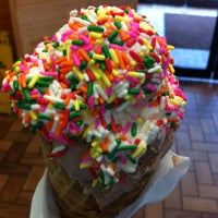 Снимок сделан в Mack&amp;#39;s Ice Cream пользователем Amber 5/7/2012